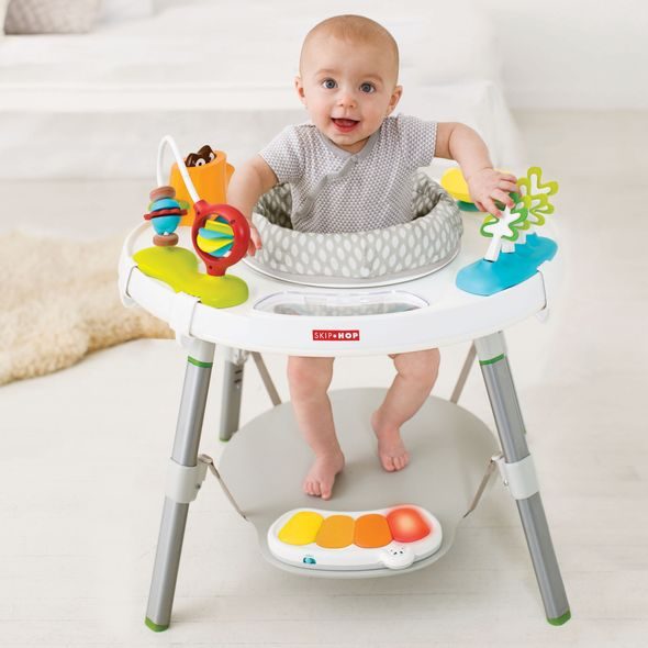 SKIP HOP AKTIVNÍ CENTRUM 3V1 - EXPLORE & MORE 4M+ - HRAZDIČKY - PRO DĚTI