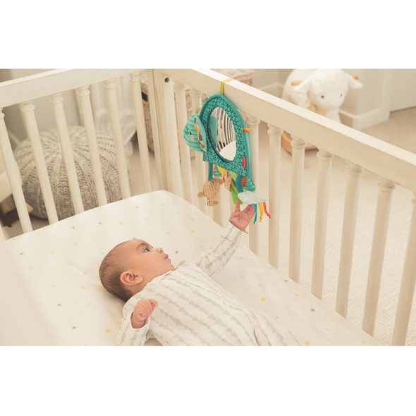 INFANTINO ZÁVĚSNÝ PULTÍK S AKTIVITAMI A ZRCÁTKEM SLON - HRAČKY K ZAVĚŠENÍ - PRO DĚTI