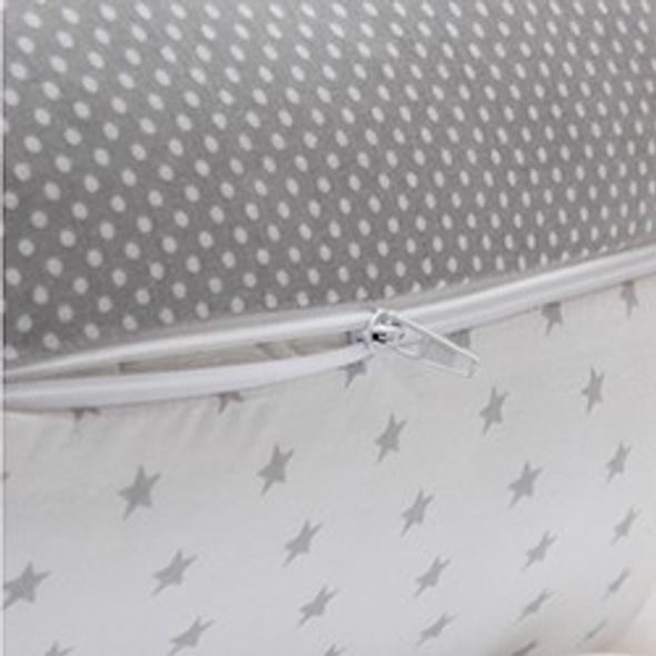 SCAMP KOJÍCÍ POLŠTÁŘ 155X30 (MOUSEDOTSSTARS) - KOJÍCÍ POLŠTÁŘE - KRMENÍ