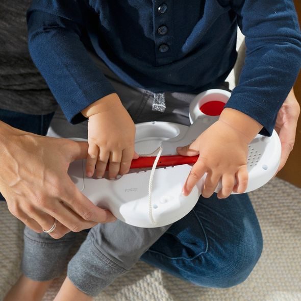 BABY EINSTEIN HRAČKA HUDEBNÍ XYLOFON CAL’S CURIOUS KEYS™ 12M+ - HUDEBNÍ NÁSTROJE - PRO DĚTI