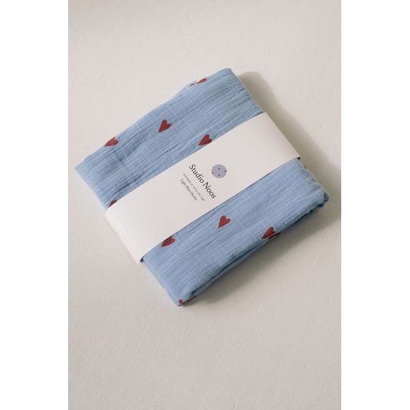 STUDIO NOOS SWADDLE ZAVINOVAČKA PRINT LARGE LIGHT BLUE HEARTS - ZAVINOVACÍ PLENY / OSUŠKY VELKÉ - PŘEBALOVÁNÍ