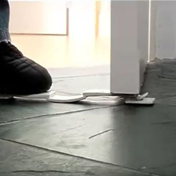 BABYDAN OBOUSTRANNÁ BRZDA DVEŘÍ TWO-WAY STOP, BIO - BEZPEČNOST DĚTÍ V DOMÁCNOSTI - KOUPÁNÍ A ZDRAVÍ