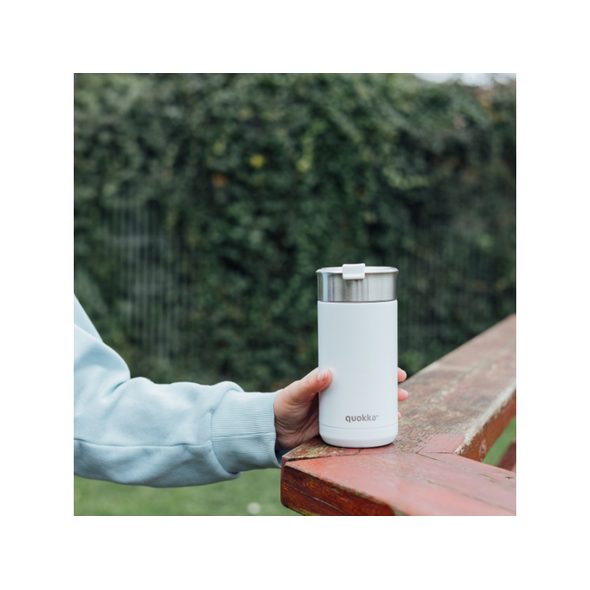 QUOKKA NEREZOVÝ TERMOHRNEK SE SÍTKEM BOOST WHITE 400 ML - TERMOOBALY A TERMOSKY - KRMENÍ