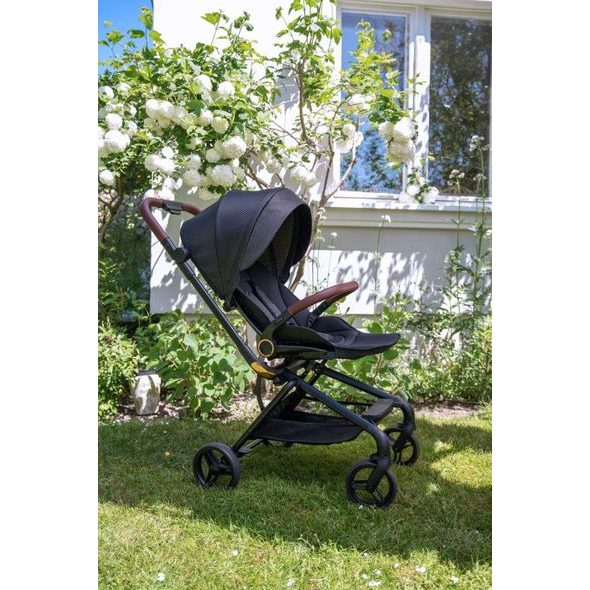 MOMI ADELLE ČERNO ZLATÝ - SPORTOVNÍ KOČÁRKY - KOČÁRKY A PŘÍSLUŠENSTVÍ