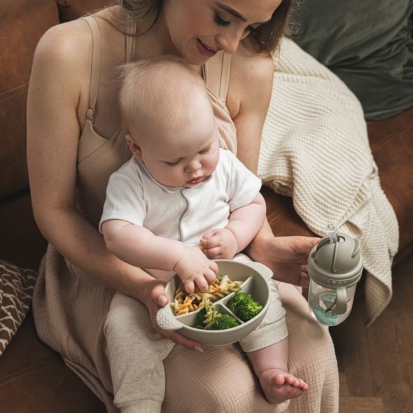 CANPOL BABIES SILIKONOVÁ DĚLENÁ MISKA S PŘÍSAVKOU DOTS 360ML ŠEDÁ - MISKY, TALÍŘKY A PODLOŽKY - KRMENÍ
