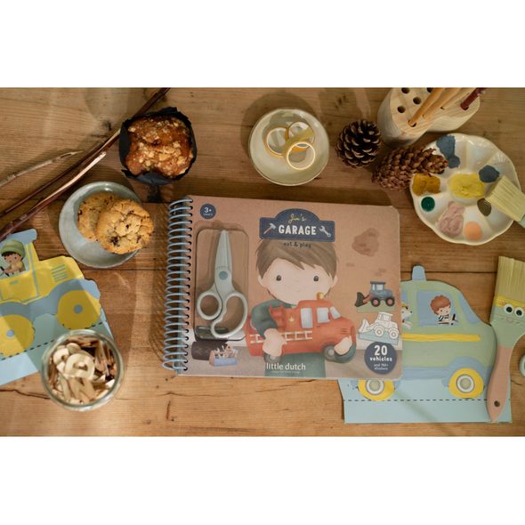 LITTLE DUTCH KNIHA S VYSTŘIHOVACÍMI AUTY JIM - VÝTVARNÉ POMŮCKY A HRAČKY - PRO DĚTI