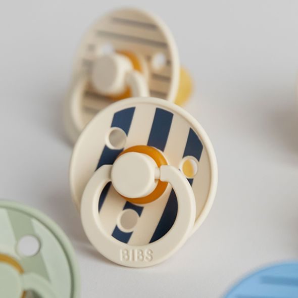 BIBS STUDIO COLOUR PIN DUDLÍKY Z PŘÍRODNÍHO KAUČUKU 2KS VEL. 2 - ŠIDÍTKA A DOPLŇKY - KRMENÍ