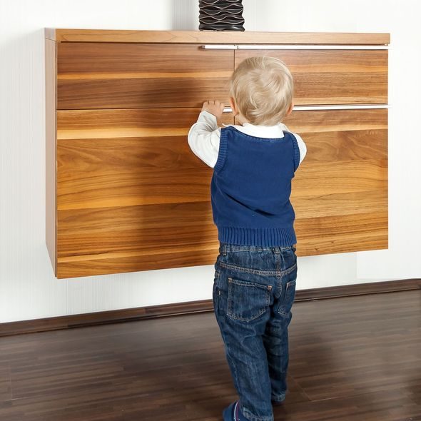 REER ZÁMEK NA ŠUPLÍKY DESIGNLINE 2KS - BEZPEČNOST DĚTÍ V DOMÁCNOSTI - KOUPÁNÍ A ZDRAVÍ