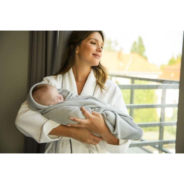 MOMI DĚTSKÁ PLETENÁ DEKA MOMI HUG RŮŽOVÁ - DĚTSKÉ DEKY PRO MIMINKA - SPINKÁNÍ