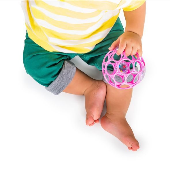 OBALL HRAČKA OBALL RATTLE 10CM, 0M+ DARK PINK - KOUSÁTKA - PRO DĚTI