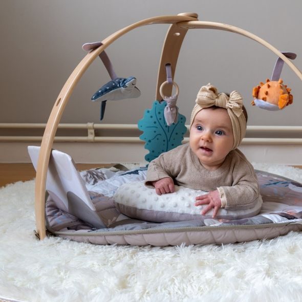 BO JUNGLE HRACÍ DEKA S DŘEVĚNOU HRAZDIČKOU OCEAN BLISS - HRACÍ PODLOŽKY NA ZEM - SPINKÁNÍ