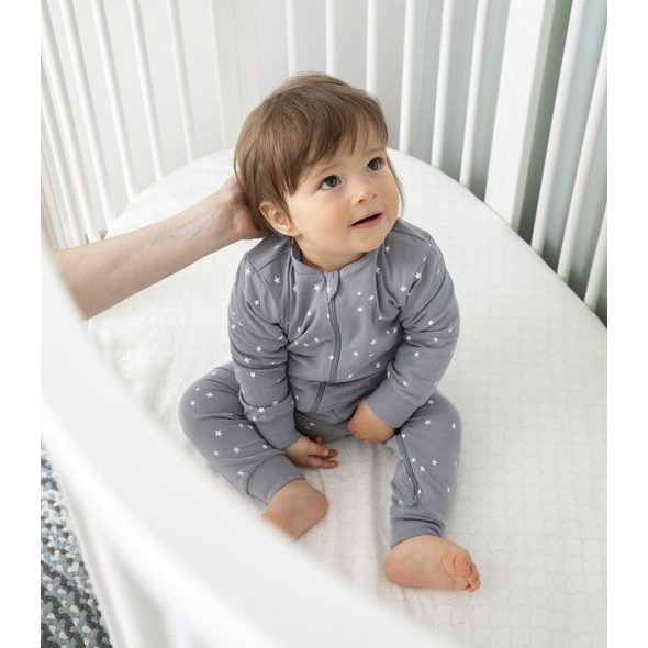 STOKKE® SLEEPI™ V3 WHITE + PRODLOUŽENÍ + 2X MATRACE + 2X PROSTĚRADLO - DŘEVĚNÉ POSTÝLKY - SPINKÁNÍ