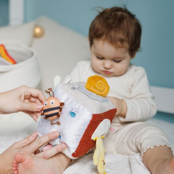 BABYONO KOSTKA SENSORICKÁ NATURE 0 M+ - SENZORICKÉ HRAČKY - PRO DĚTI