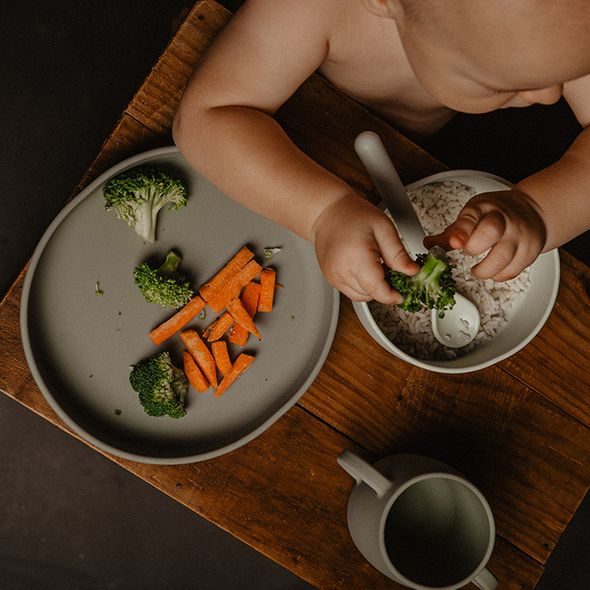 SUAVINEX JÍDELNÍ SET SILIKONOVÝ COLOUR ESSENCE ZELENÝ - VÝHODNÉ SADY - KRMENÍ