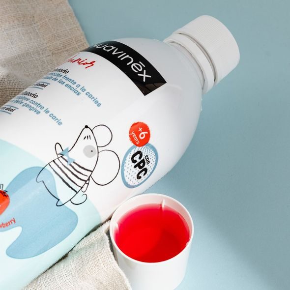 SUAVINEX SUAVINEX | DĚTSKÁ ÚSTNÍ VODA S PŘÍCHUTÍ JAHODY – 500 ML - ZUBNÍ KARTÁČKY A PASTY - KOUPÁNÍ A ZDRAVÍ