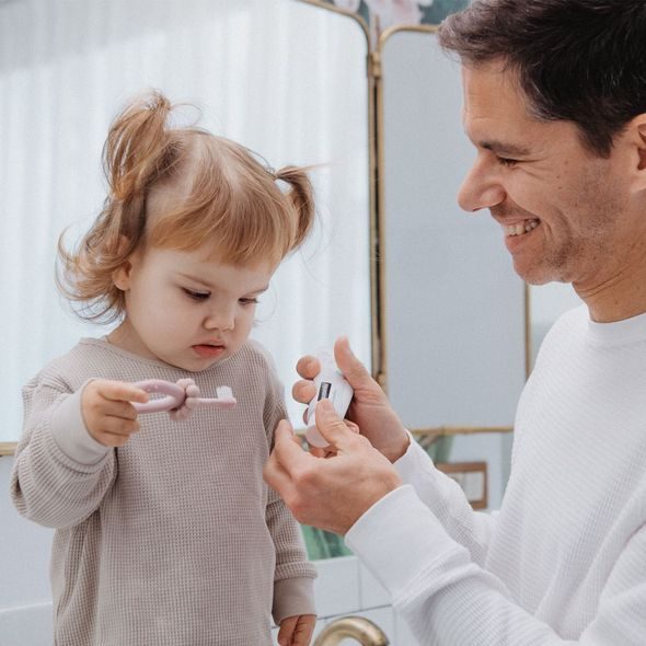 SUAVINEX DĚTSKÝ KARTÁČEK NA ZOUBKY BABY 0-2 LET - ZUBNÍ KARTÁČKY A PASTY - KOUPÁNÍ A ZDRAVÍ