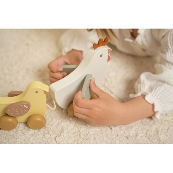 LITTLE DUTCH TAHACÍ SLEPIČKA S KUŘÁTKY DŘEVĚNÁ FARMA - TAHACÍ A TLAČÍCÍ - PRO DĚTI