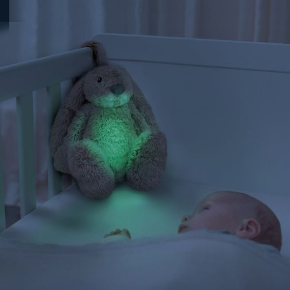 ZAZU KRÁLÍČEK RO BÉŽOVÝ - ŠUMÍCÍ ZVÍŘÁTKO S NOČNÍM SVĚTLEM A USB NABÍJENÍM - USÍNÁČCI ŠUMÍCÍ / S TLUKOTEM - PRO DĚTI