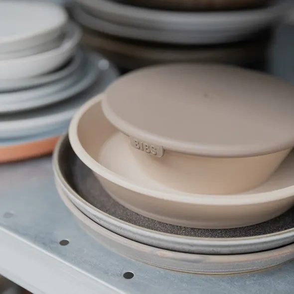 BIBS TALÍŘ A MISKA S VÍČKEM - MISKY, TALÍŘKY A PODLOŽKY - KRMENÍ