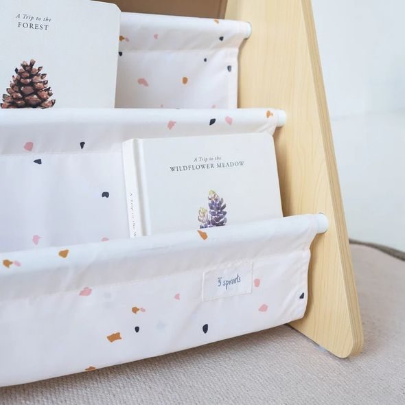 3 SPROUTS OBOUSTRANNÝ STOJAN NA KNÍŽKY TERRAZZO CREAM - DEKORACE A POLIČKY - SPINKÁNÍ