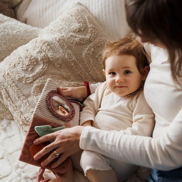 BABYONO KNÍŽKA SENZORICKÁ RABBIT KARO 0M+ - KNÍŽKY PRO NEJMENŠÍ - PRO DĚTI