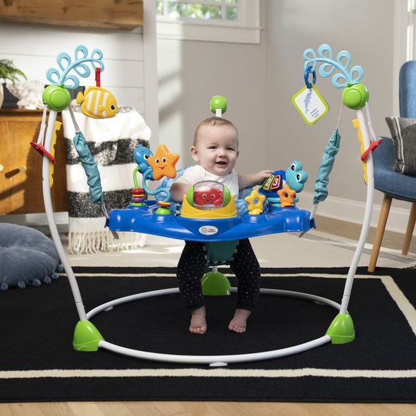 BABY EINSTEIN SKÁKADLO NEPTUNE’S OCEAN DISCOVERY™ 6M+ DO 11KG - VOZÍTKA A ODRÁŽEDLA - PRO DĚTI
