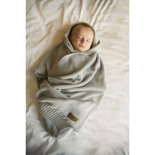 MOMI DĚTSKÁ PLETENÁ DEKA MOMI HUG BÉŽOVÁ - DĚTSKÉ DEKY PRO MIMINKA - SPINKÁNÍ