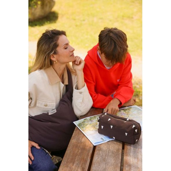 STUDIO NOOS PUFFY POUCH KABELKA BROWN HEARTS - ORGANIZÉRY A KOŠÍKY - KOČÁRKY A PŘÍSLUŠENSTVÍ