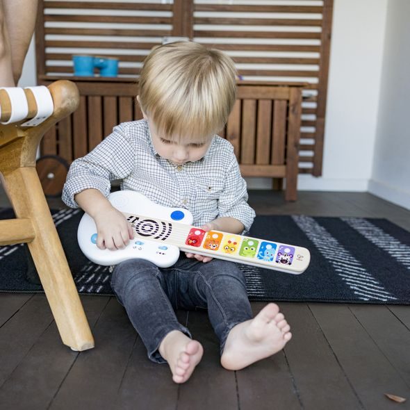 BABY EINSTEIN KYTARA DOTYKOVÁ STRUM ALONG SONGS™ MAGIC TOUCH™ HAPE 12M+ - HUDEBNÍ NÁSTROJE - PRO DĚTI