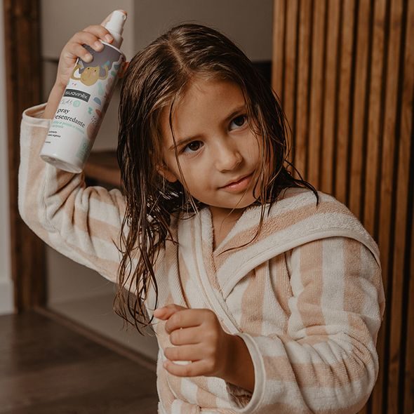 SUAVINEX DĚTSKÝ SPREJ NA ROZČESÁVÁNÍ KIDS 250 ML - ŠAMPONY A KOSMETIKA - KOUPÁNÍ A ZDRAVÍ