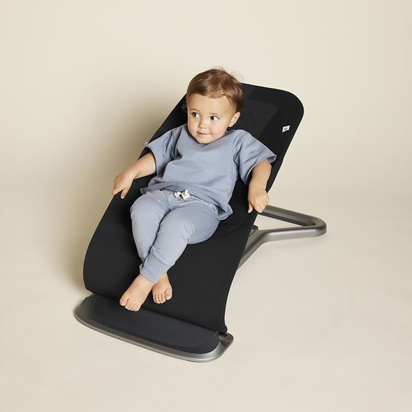 ERGOBABY EVOLVE TEXTILIE SEDÁTKA - ONYX BLACK - LEHÁTKA A HOUPADLA - SPINKÁNÍ