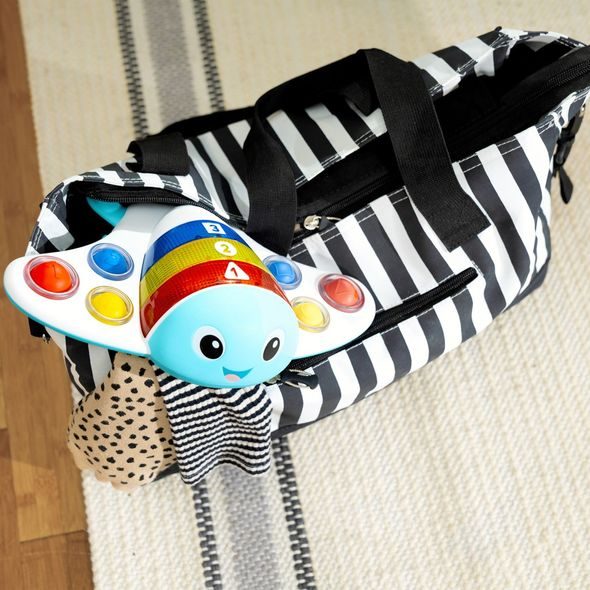 BABY EINSTEIN HRAČKA SENZORICKÁ RÁJE POP & EXPLORE STINGRAY™ 6M+ - HRAČKY SE ZVUKY - PRO DĚTI