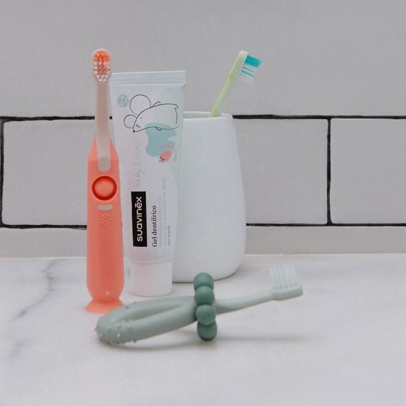 SUAVINEX SADA PRO ÚSTNÍ HYGIENU - ZUBNÍ KARTÁČKY A PASTY - KOUPÁNÍ A ZDRAVÍ