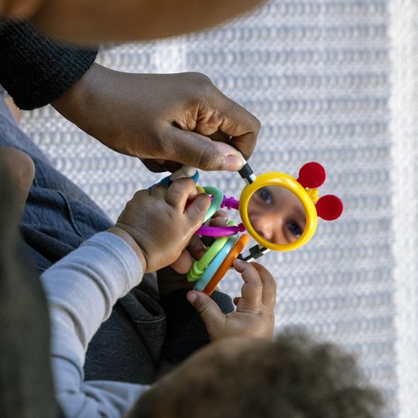 BABY EINSTEIN HRAČKA SENZORICKÁ CAL'S CONNECTORS™ 0M+ - SENZORICKÉ HRAČKY - PRO DĚTI