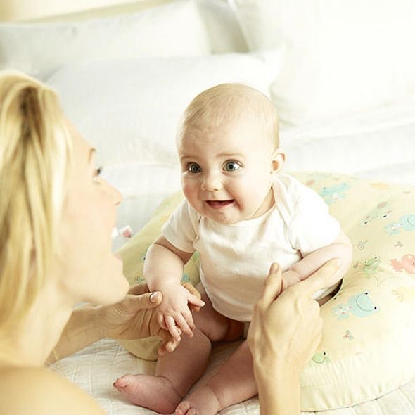 BRIGHT STARTS KOJÍCÍ POLŠTÁŘ MOMBO - KOJÍCÍ POLŠTÁŘE - KRMENÍ