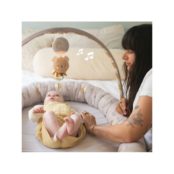 TAF TOYS HNÍZDO PRO MIMINKO S HRAZDOU LITTLE EXPLORER - HNÍZDEČKA - SPINKÁNÍ