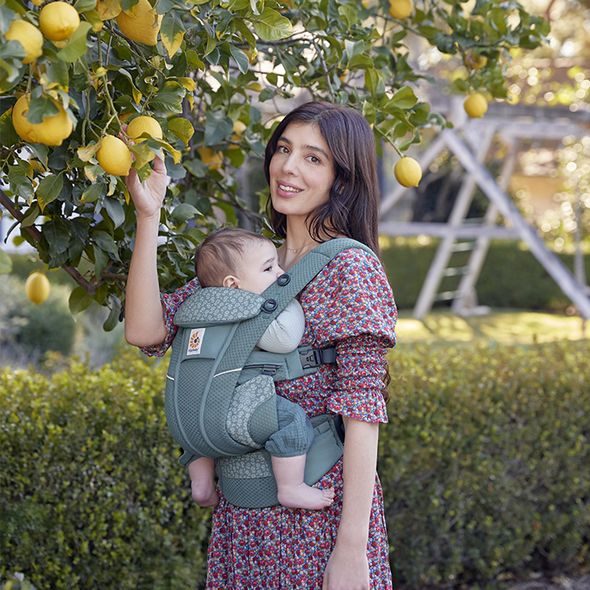 ERGOBABY OMNI BREEZE - TWILIGHT BLUE DAISES - ERGONOMICKÁ NOSÍTKA - NOŠENÍ & SPORT