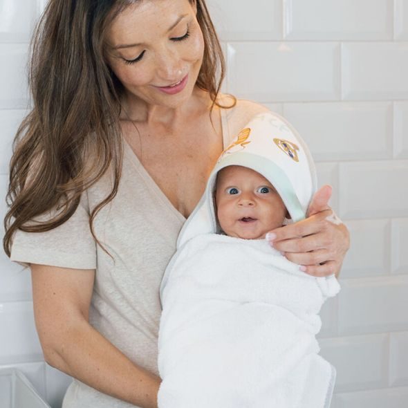INTERBABY OSUŠKA MEDVÍDEK SE SRDÍČKY - BÍLOKRÉMOVÁ - OSUŠKY A DĚTSKÉ ŽUPANY - KOUPÁNÍ A ZDRAVÍ