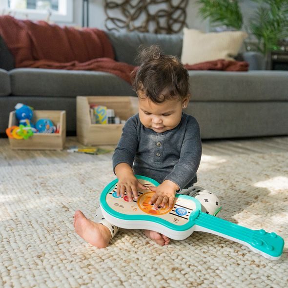 BABY EINSTEIN HRAČKA HUDEBNÍ DŘEVĚNÁ UKULELE MAGIC TOUCH HAPE 6M+ - HUDEBNÍ - PRO DĚTI