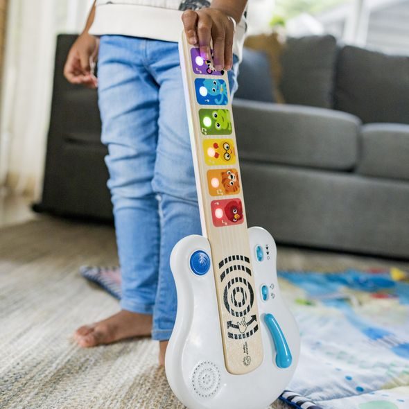 BABY EINSTEIN KYTARA DOTYKOVÁ STRUM ALONG SONGS™ MAGIC TOUCH™ HAPE 12M+ - HUDEBNÍ NÁSTROJE - PRO DĚTI