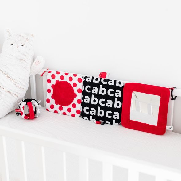 CANPOL BABIES KONTRASTNÍ ZÁVĚSNÉ ZRCADLO SENSORY - HRA NA BŘÍŠKU - PRO DĚTI