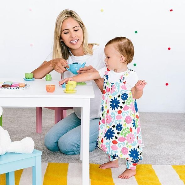 ERGOBABY SPACÍ VAK (6-18M) ON THE MOVE TOG 0.5 - FRENCH BULL FLORES - SPACÍ PYTLE - SPINKÁNÍ