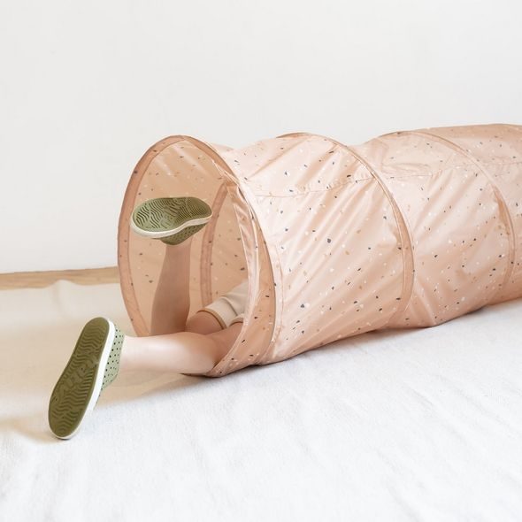 3 SPROUTS DĚTSKÝ TUNEL RECYCLED TERRAZZO CLAY - SENZORICKÉ HRAČKY - PRO DĚTI