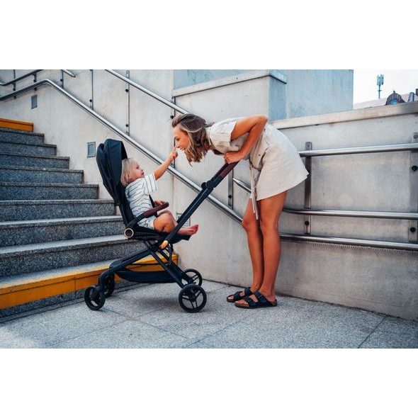 MOMI ADELLE ČERNO ZLATÝ - SPORTOVNÍ KOČÁRKY - KOČÁRKY A PŘÍSLUŠENSTVÍ