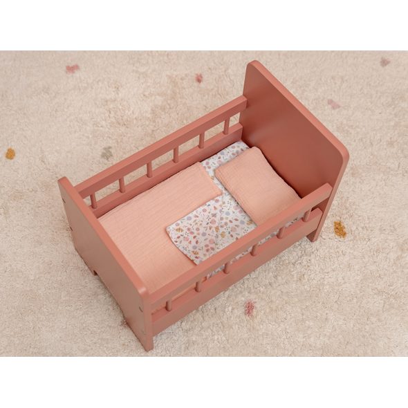 LITTLE DUTCH POSTÝLKA PRO PANENKY DŘEVĚNÁ S PEŘINKOU KVĚTINY A MOTÝLI - DOPLŇKY PRO PANENKY - PRO DĚTI