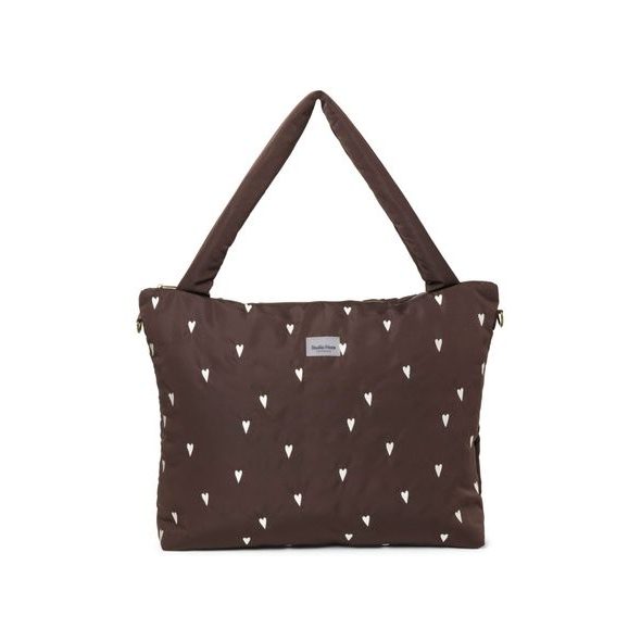 STUDIO NOOS PUFFY DIAPER BAG PŘEBALOVACÍ TAŠKA BROWN HEARTS - ORGANIZÉRY A KOŠÍKY - KOČÁRKY A PŘÍSLUŠENSTVÍ