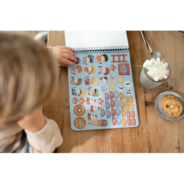 LITTLE DUTCH KNIHA S VYSTŘIHOVACÍMI AUTY JIM - VÝTVARNÉ POMŮCKY A HRAČKY - PRO DĚTI