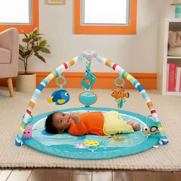 BRIGHT STARTS DEKA HRACÍ PRO ROZVOJ MOTORIKY A SMYSLŮ FINDING NEMO POP 'N WIGGLE™, 0M+ - HRACÍ DEKY - PRO DĚTI