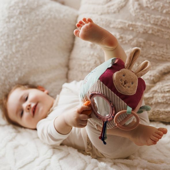 BABYONO KOSTKA SENSORICKÁ RABBIT KARO 0M+ - SENZORICKÉ HRAČKY - PRO DĚTI