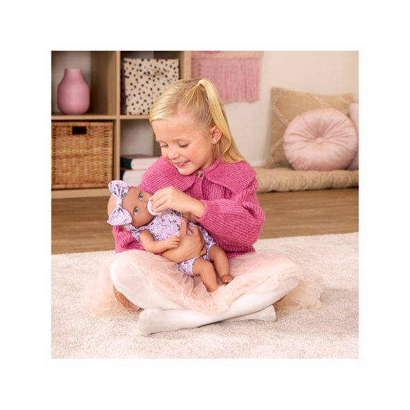 LULLA BABY PANENKA 35 CM V OVERALU S ČELENKOU FLORAL LILA - PANENKY - PRO DĚTI